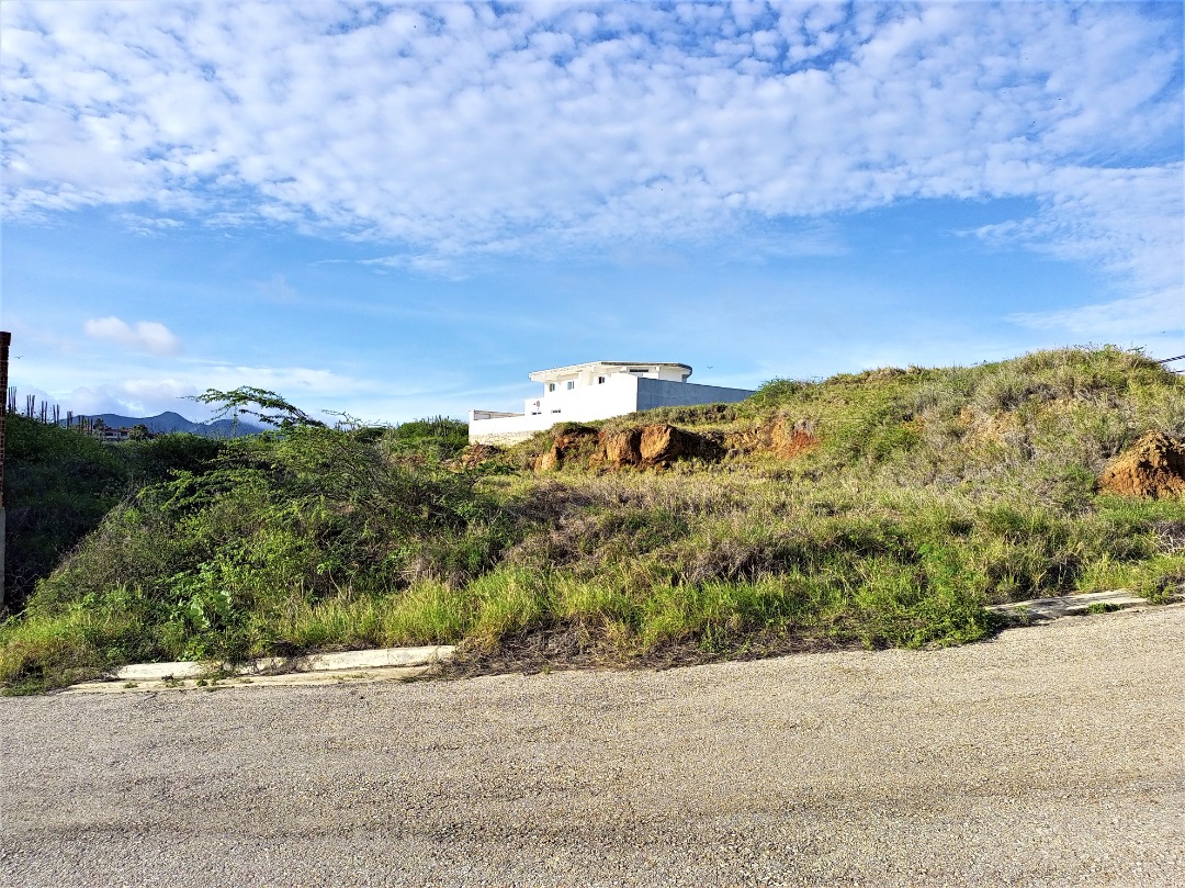 PLOTS FOR SALE IN THE EXCLUSIVE PUERTA DE HIERRO COMPLEX