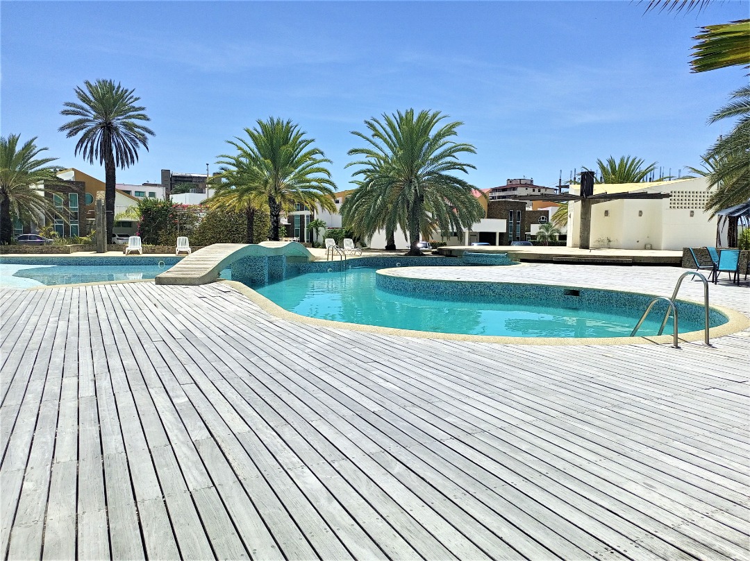 TOWNHOUSE EN MANEIRO, EN VENTA