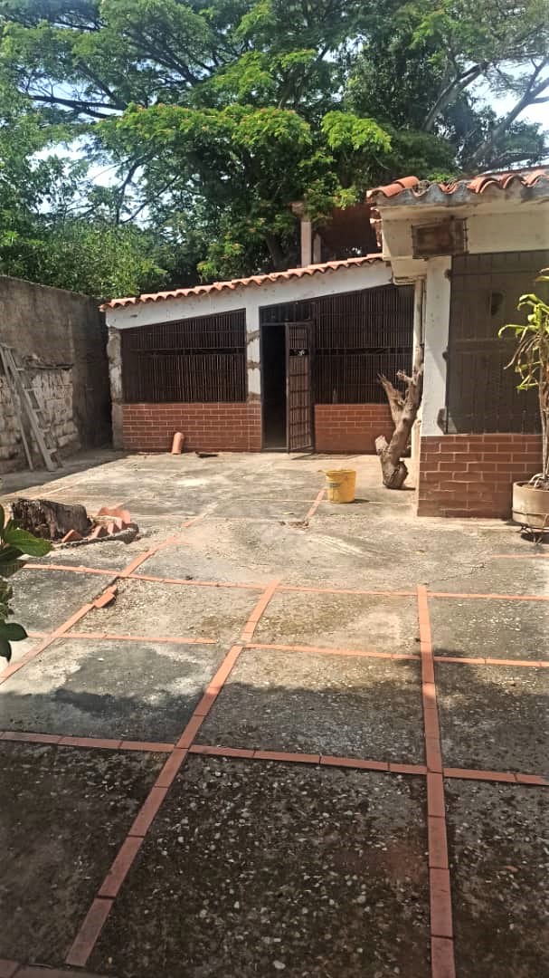 CASA PARA REMODELAR EN LA GUARINA, LA ASUNCION, EN VENTA