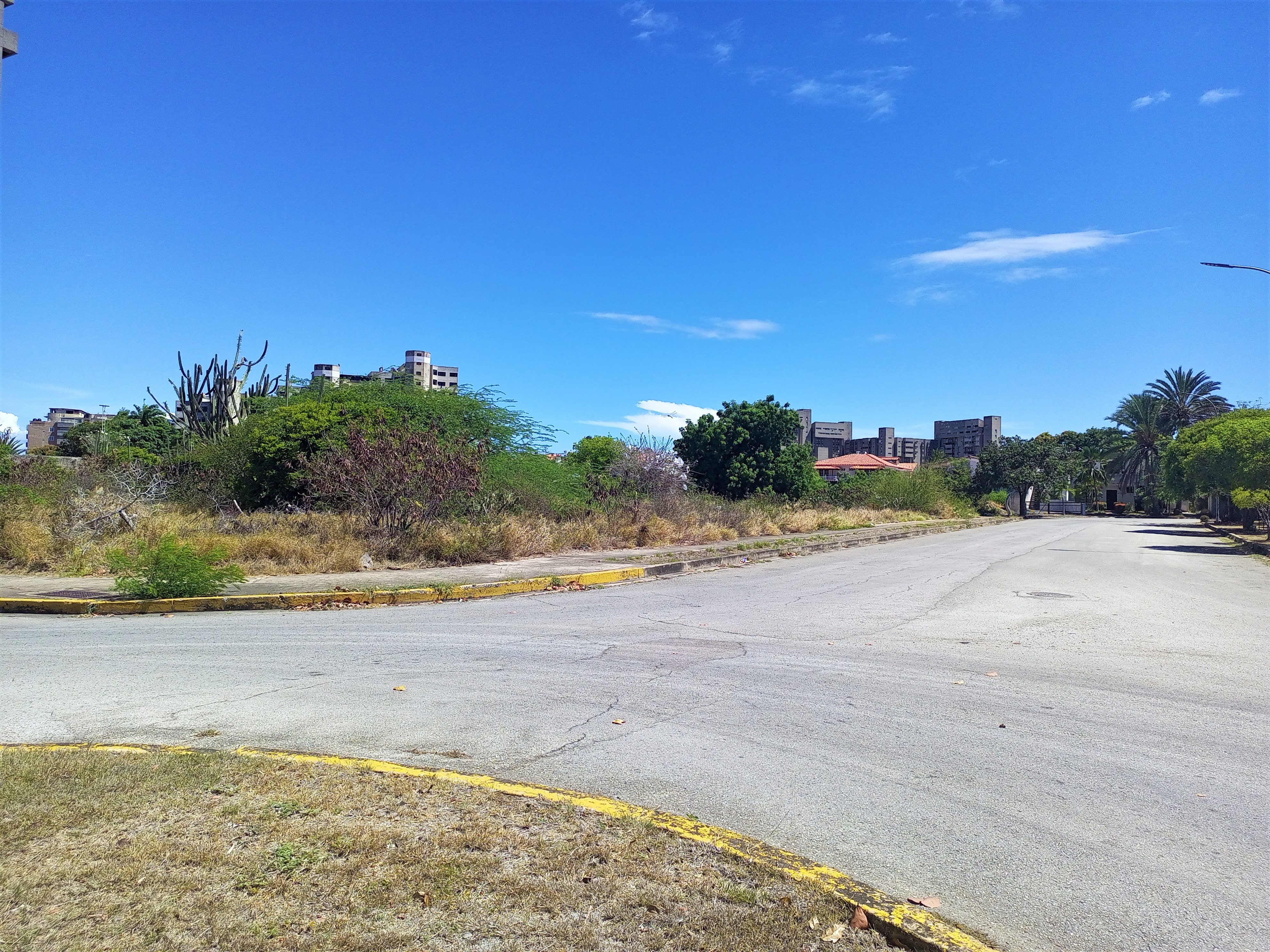 LAND IN THE MANEIRO URBANIZATION, FOR SALE