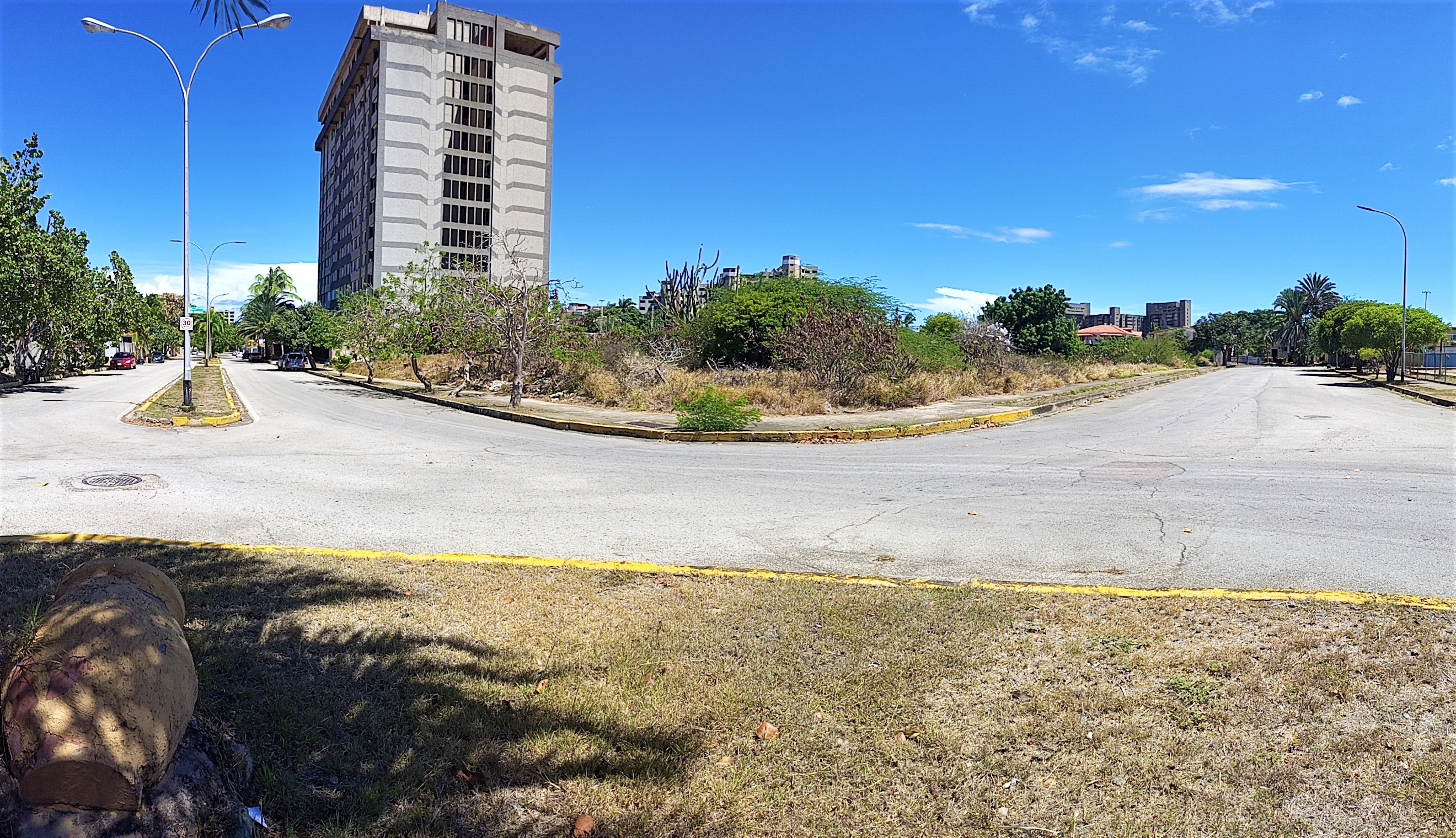 LAND IN THE MANEIRO URBANIZATION, FOR SALE