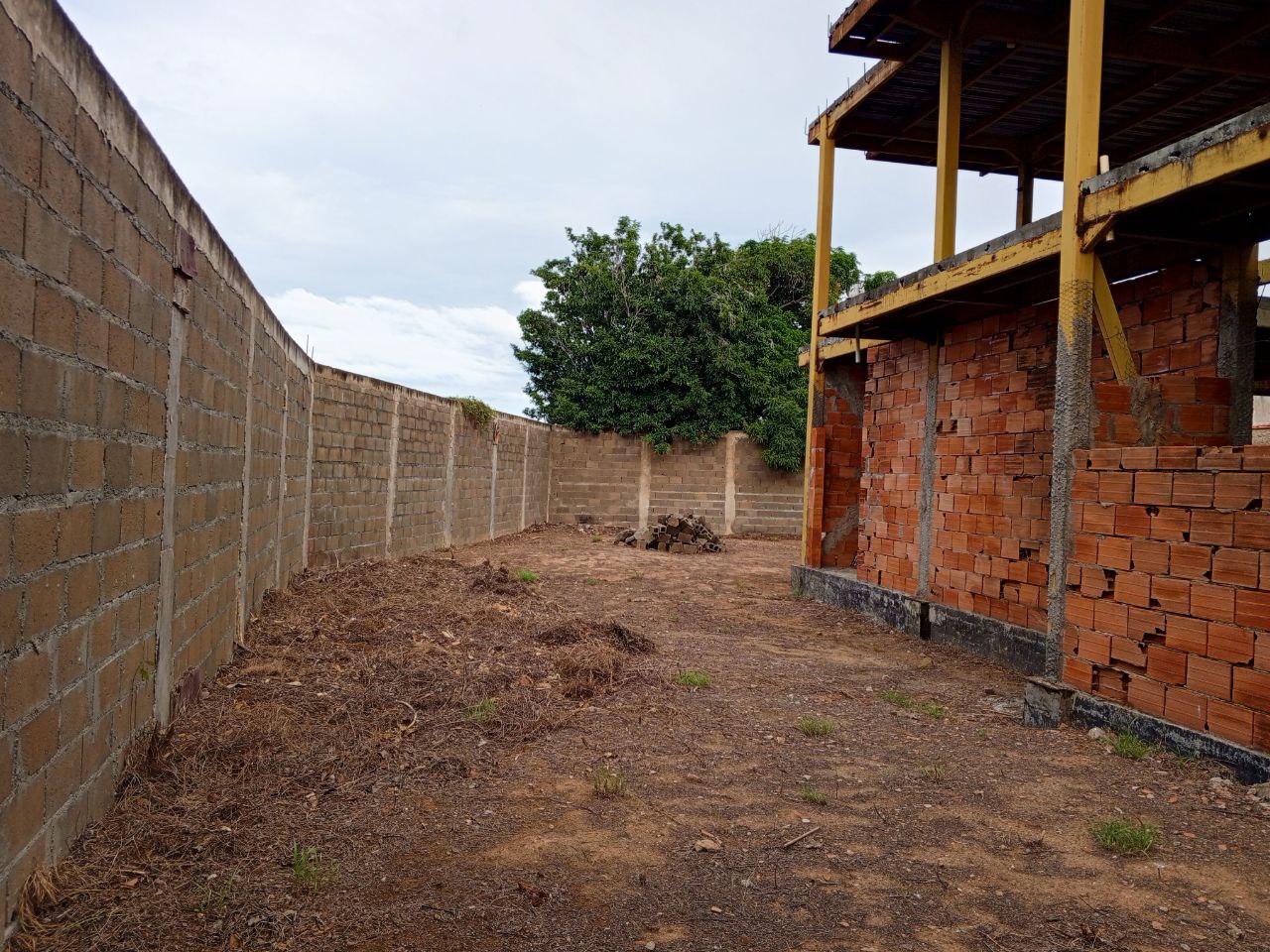 LAND WITH GOODNESS FOR SALE, IN MANEIRO URBANIZATION