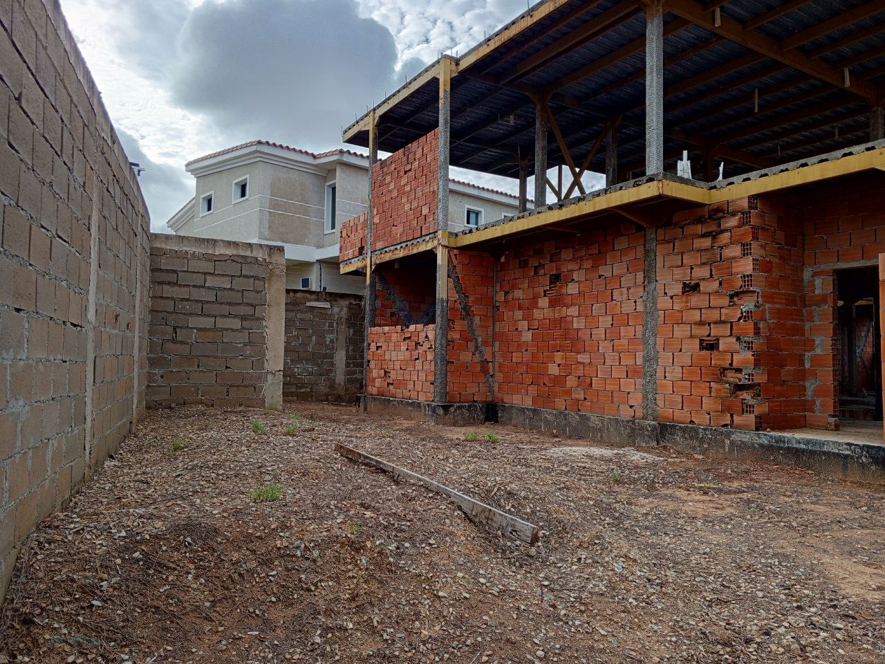 LAND WITH GOODNESS FOR SALE, IN MANEIRO URBANIZATION