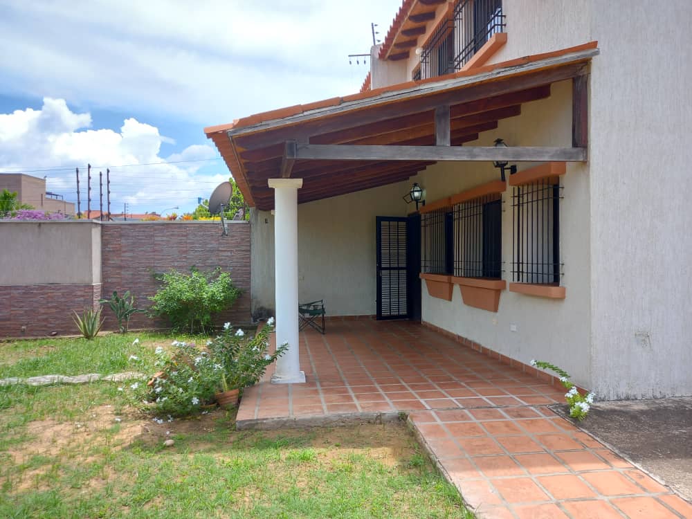 LAND IN THE MANEIRO URBANIZATION, FOR SALE