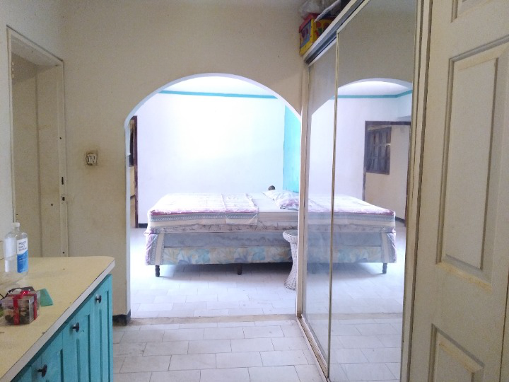 HOUSE IN GATED COMPLEX, DEAD MALE SECTOR.