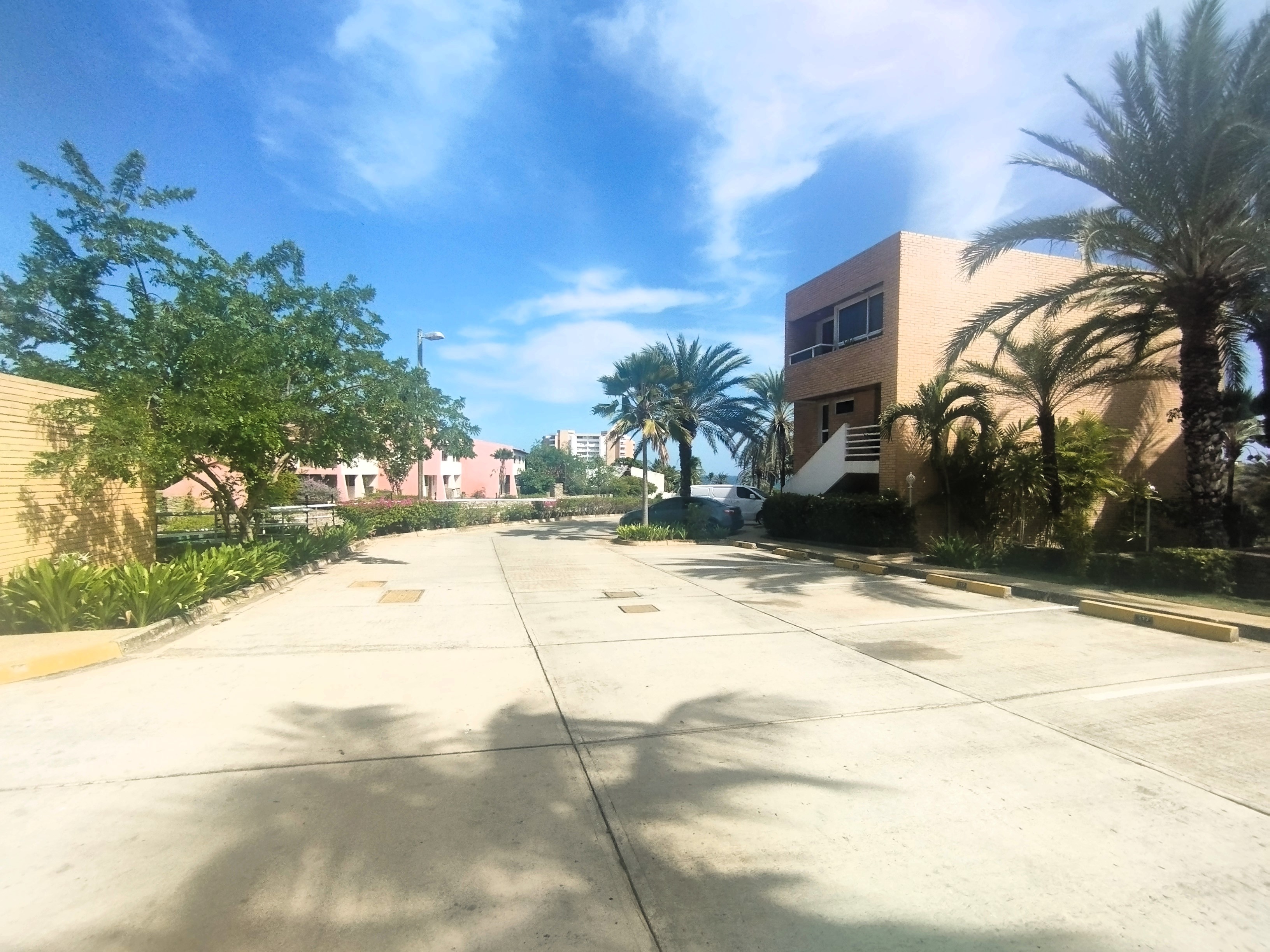 TOWNHOUSE FOR SALE IN PLAYA MORENO