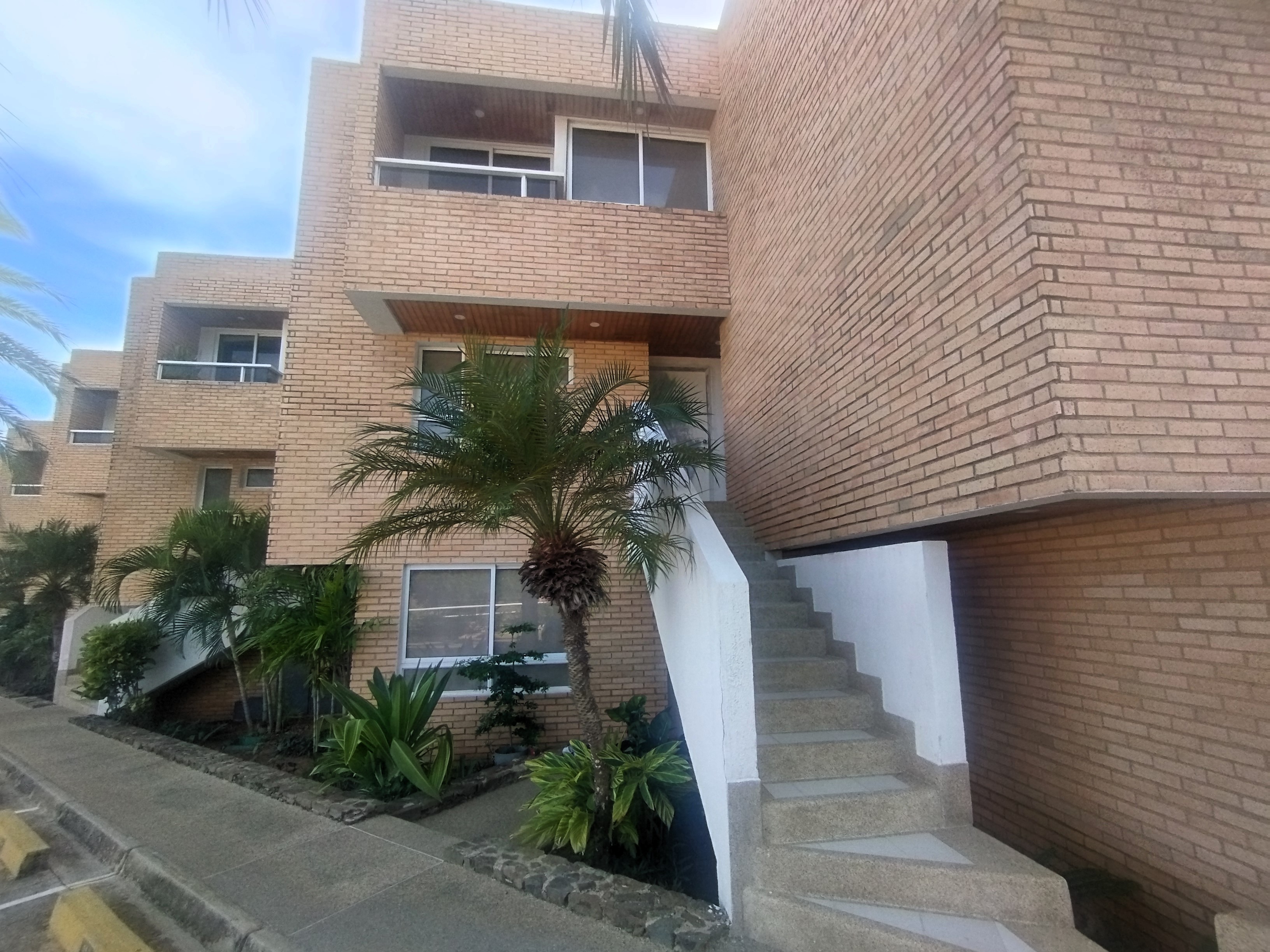 TOWNHOUSE FOR SALE IN PLAYA MORENO