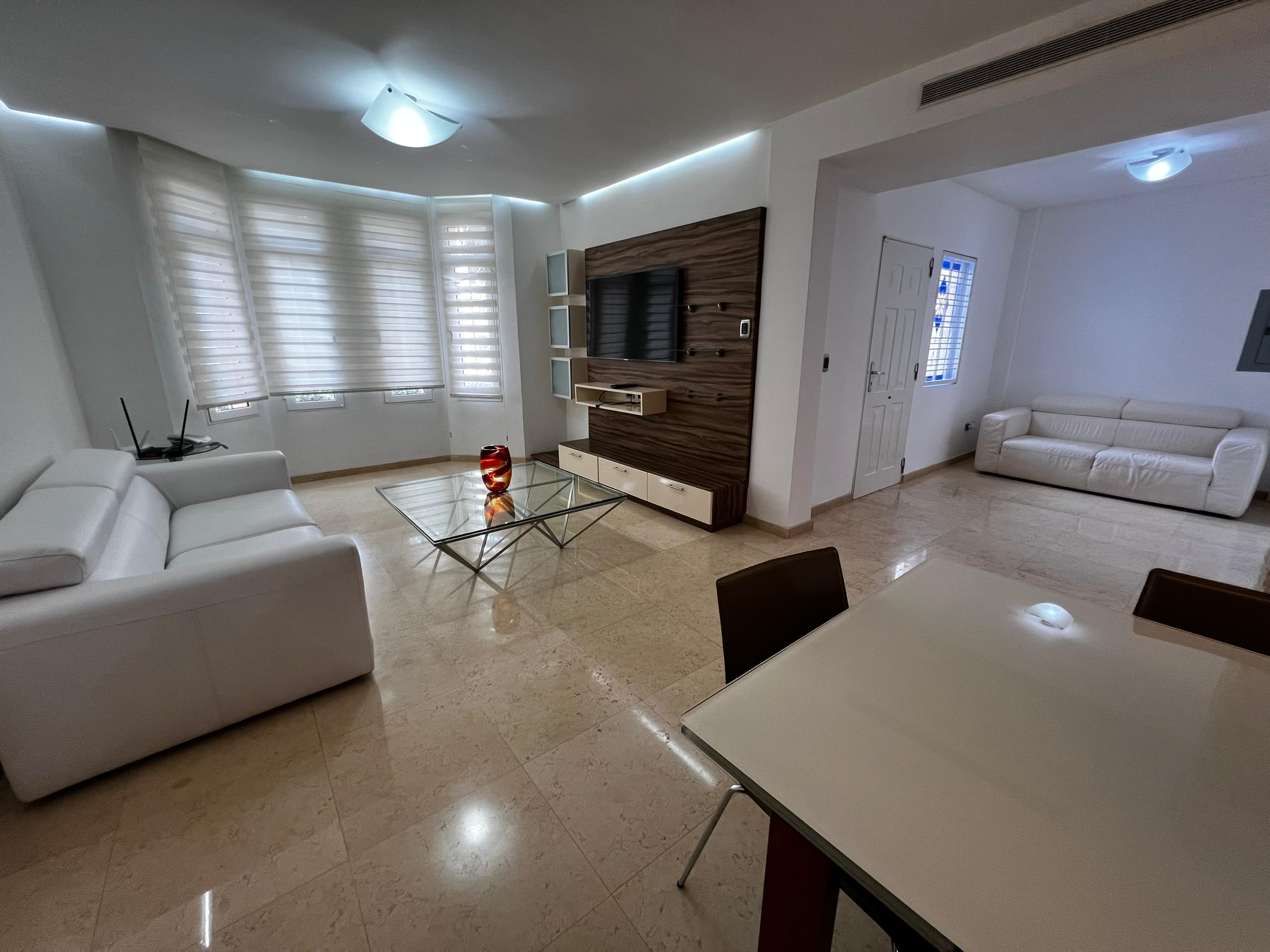 TOWNHOUSE EN SABANAMAR, EN VENTA