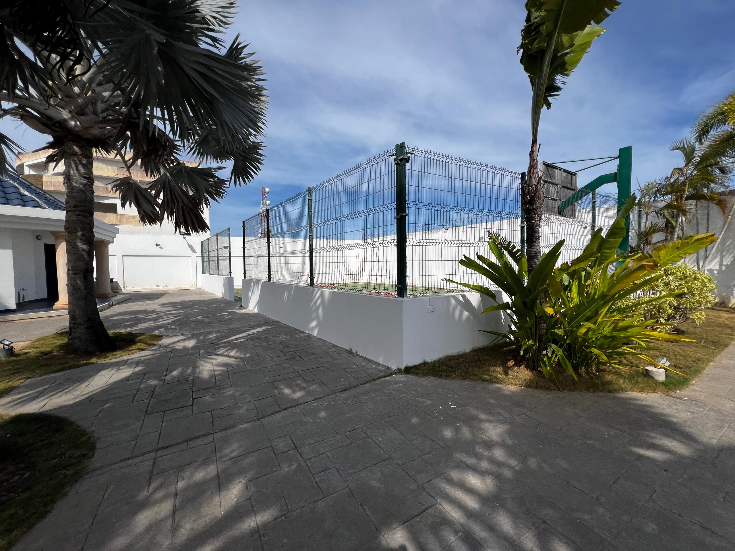 TOWNHOUSE EN SABANAMAR, EN VENTA