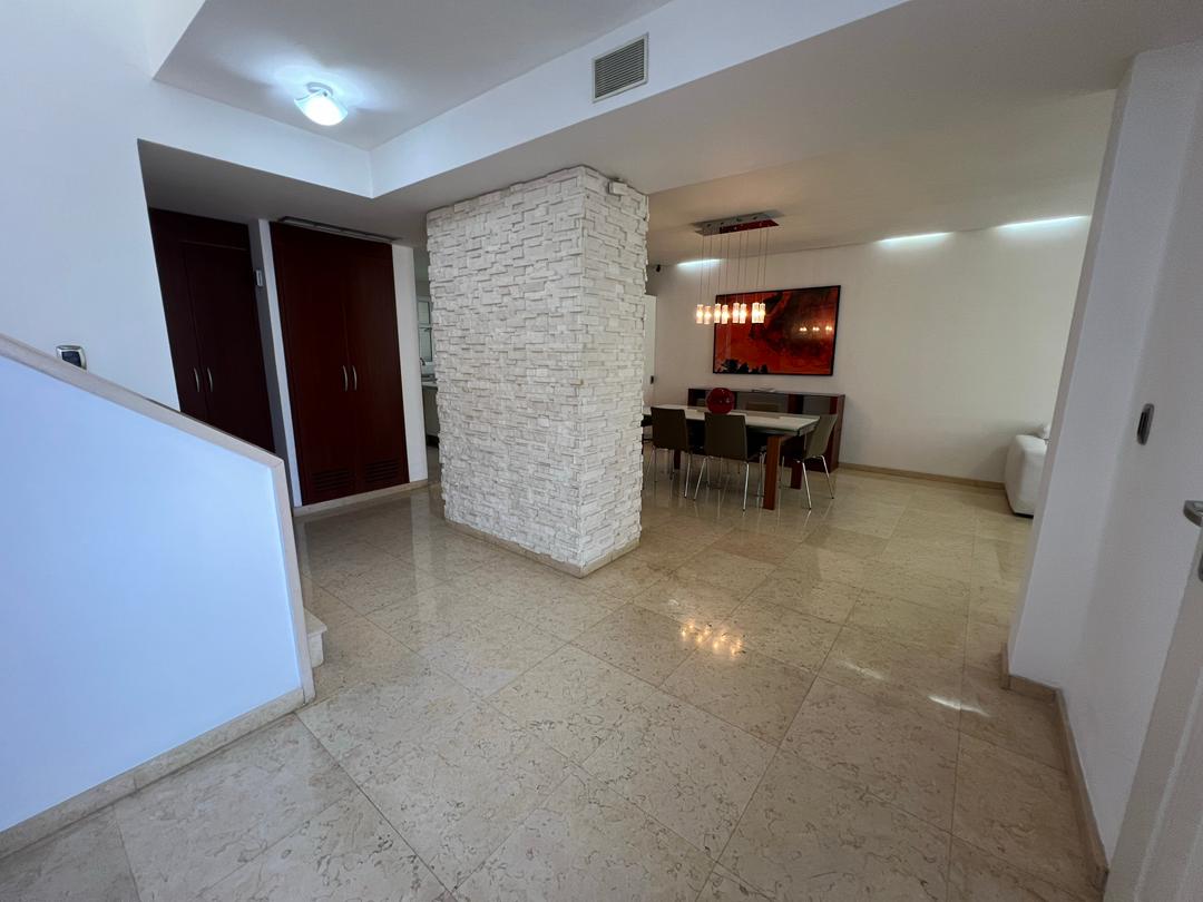TOWNHOUSE EN SABANAMAR, EN VENTA