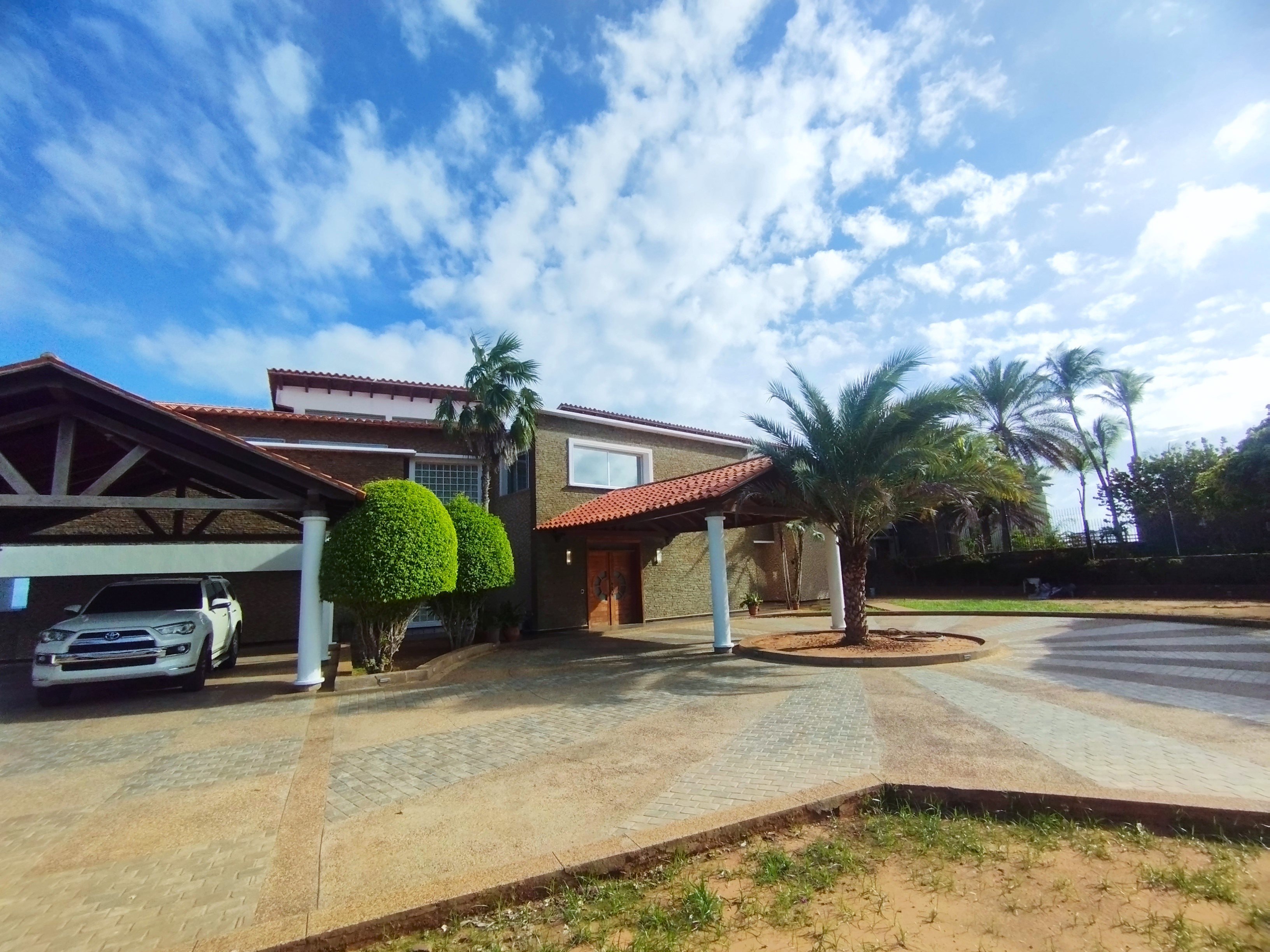 BEAUTIFUL HOUSE FOR SALE IN PLAYA EL ANGEL