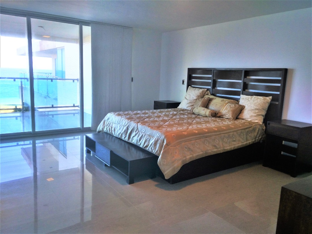 LAS OLAS CONDOMINIUM A LA ORILLA DEL MAR