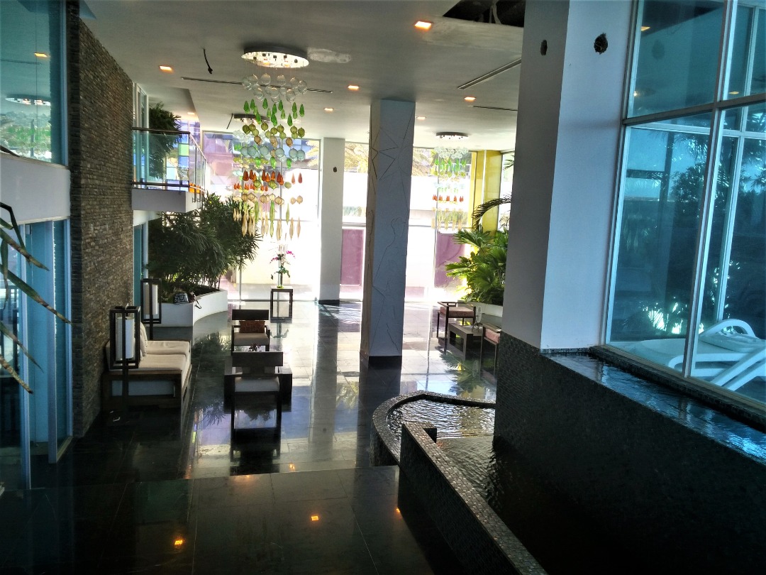 LAS OLAS CONDOMINIUM A LA ORILLA DEL MAR
