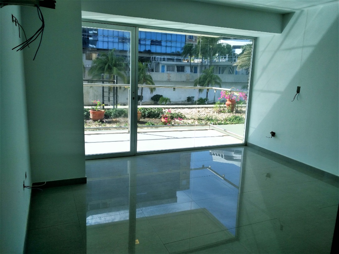 LAS OLAS CONDOMINIUM A LA ORILLA DEL MAR